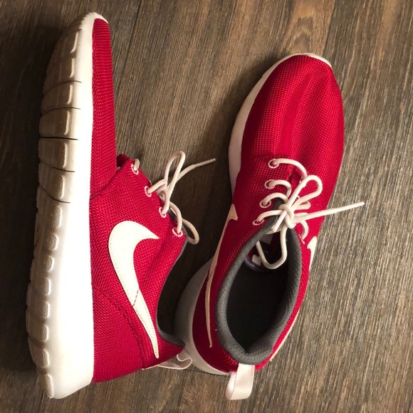 Red tennis shoes - Picture 2 of 2